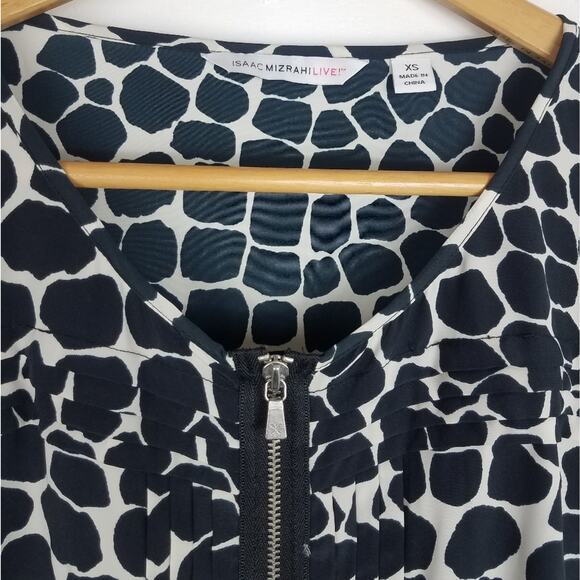 Isaac Mizrahi | Animal Print Blouse w/ Zipper - Picture 5 of 7